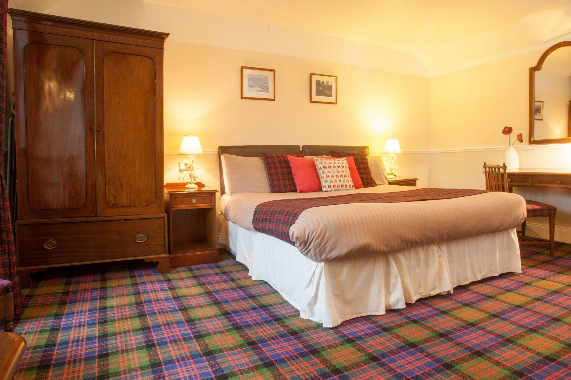 Glenmoriston Arms Hotel Invermoriston Buitenkant foto